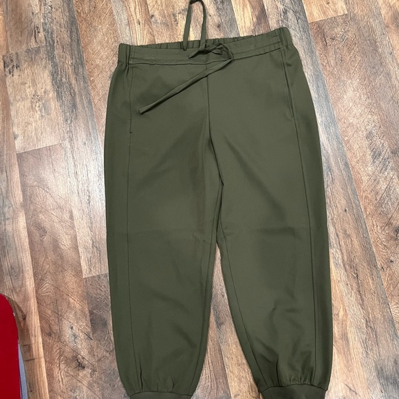 H’s boutique Pants - Very soft khaki trousers!💚
